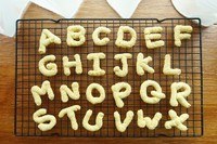 ▍親子廚房 ▍認識ABC邊吃邊學。字母餅乾好玩又好吃