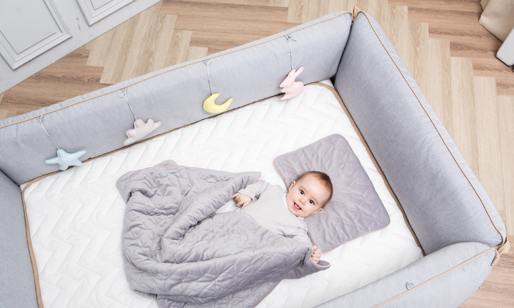 嬰兒床和床墊