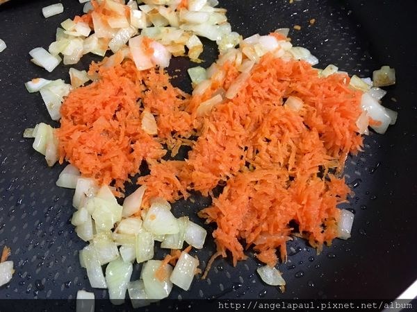 副食品 炒 紅蘿蔔 洋蔥